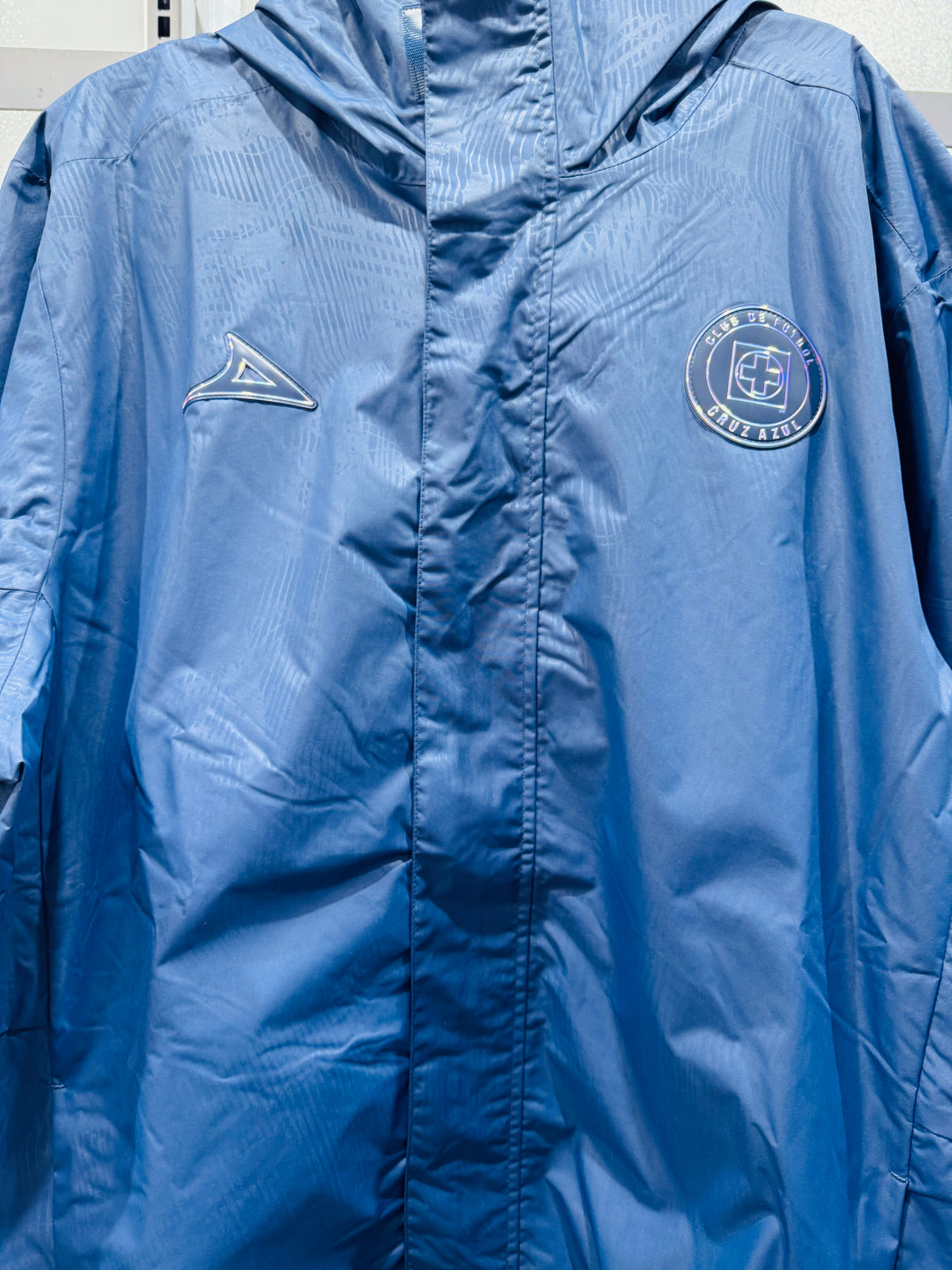 NUEVA CHAMARRA IMPERMEABLE CRUZ AZUL 2026-2027