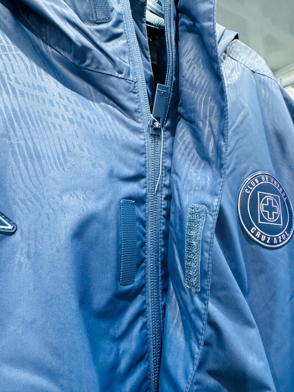 NUEVA CHAMARRA IMPERMEABLE CRUZ AZUL 2026-2027